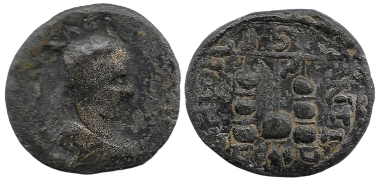 Volusian AE21 Pisidia, Antioch. Legionary eagle between two standards.
