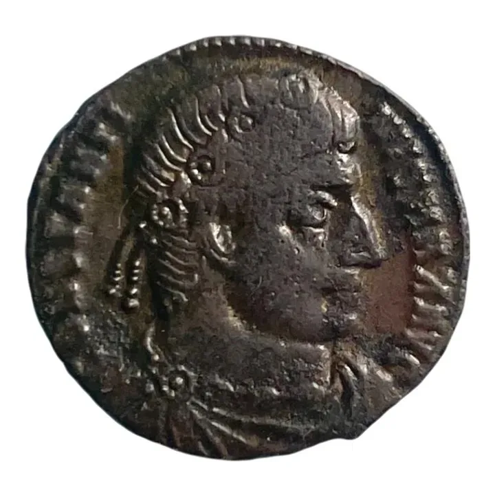 Constantine I. Bronze Ae2. Rome mint. 330–331 CE.