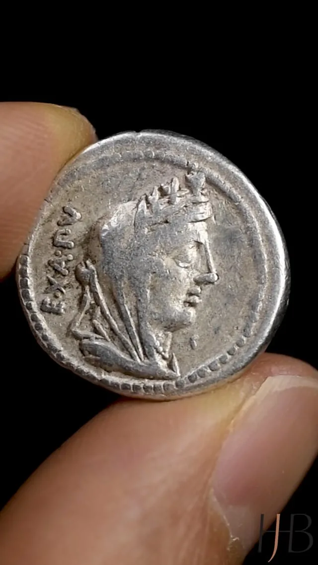 C. Fabius C.f. Hadrianus. Denarius