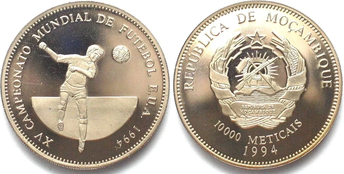 1994 MOZAMBIQUE - PATTERN 10000 Meticais 1994 SOCCER Cu-Ni Proof SCARCE! Proof