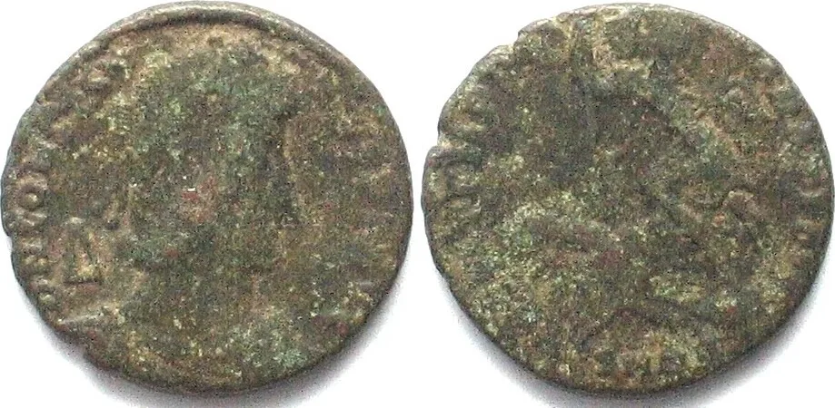 351-355 CONSTANTIUS II (324-361 AD). AE Follis, 351-355, SMHΓ, Heraclea mint VF-
