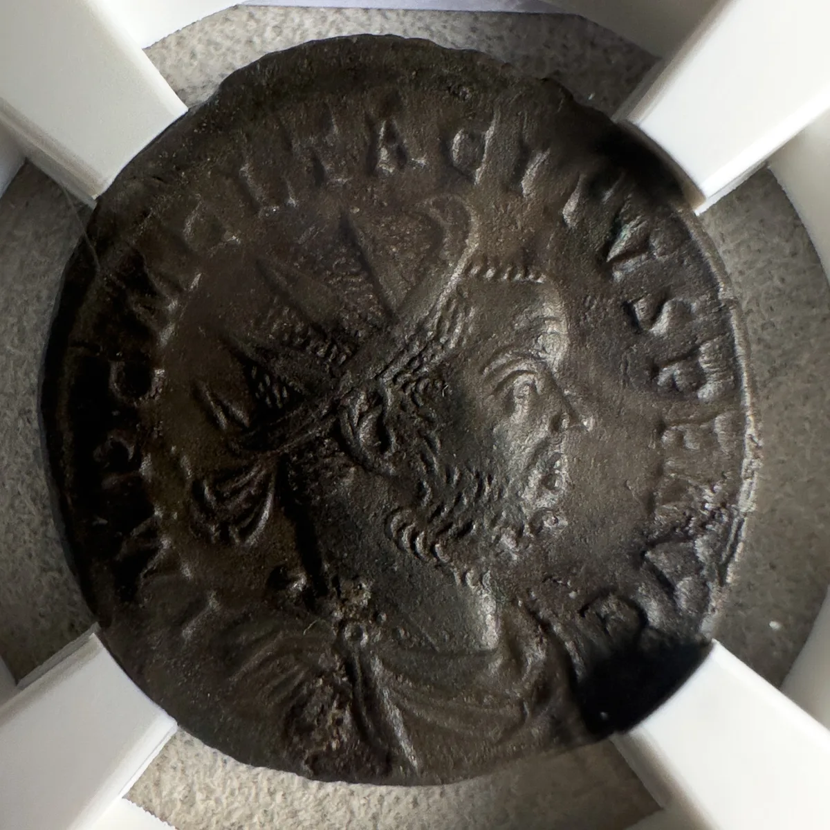 Tacitus — Antoninianus, AEQVITAS AVG, Lugdunum