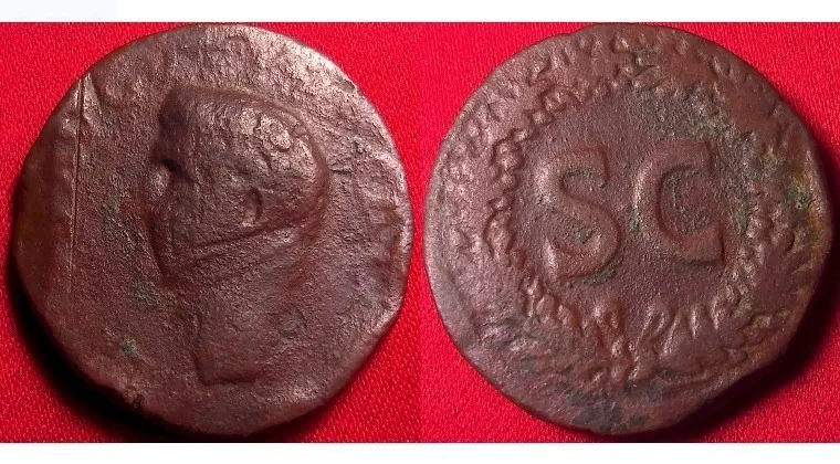 DIVUS AUGUSTUS AE dupondius, issue by Tiberius. SC within wreath. Very scarce