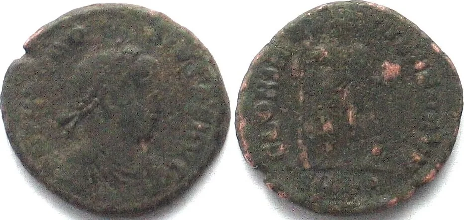 379-395 THEODOSIUS I (379-395 AD). AE Follis, Constantinople mint (?), aVF