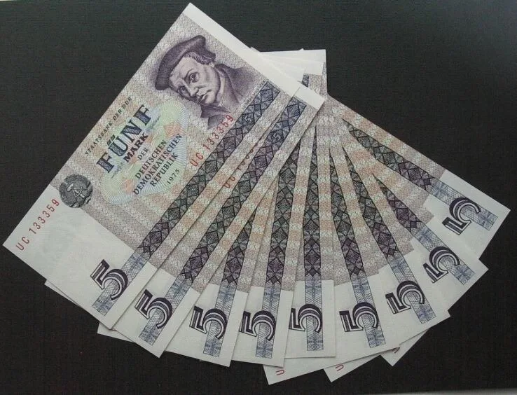 1975 GERMAN DEMOCRATIC REPUBLIC 9 x 5 Mark 1975 CONSECUTIVE SERIAL NUMBERS UNC