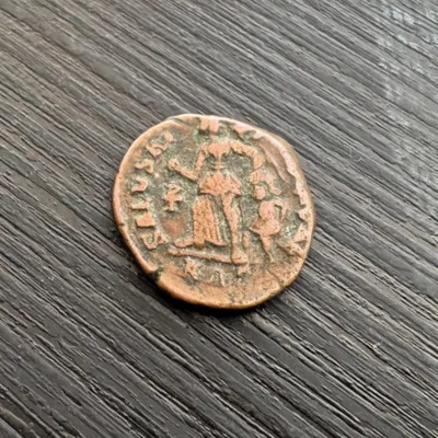 Valentinian II Nummus SALVS REIPUBLICAE