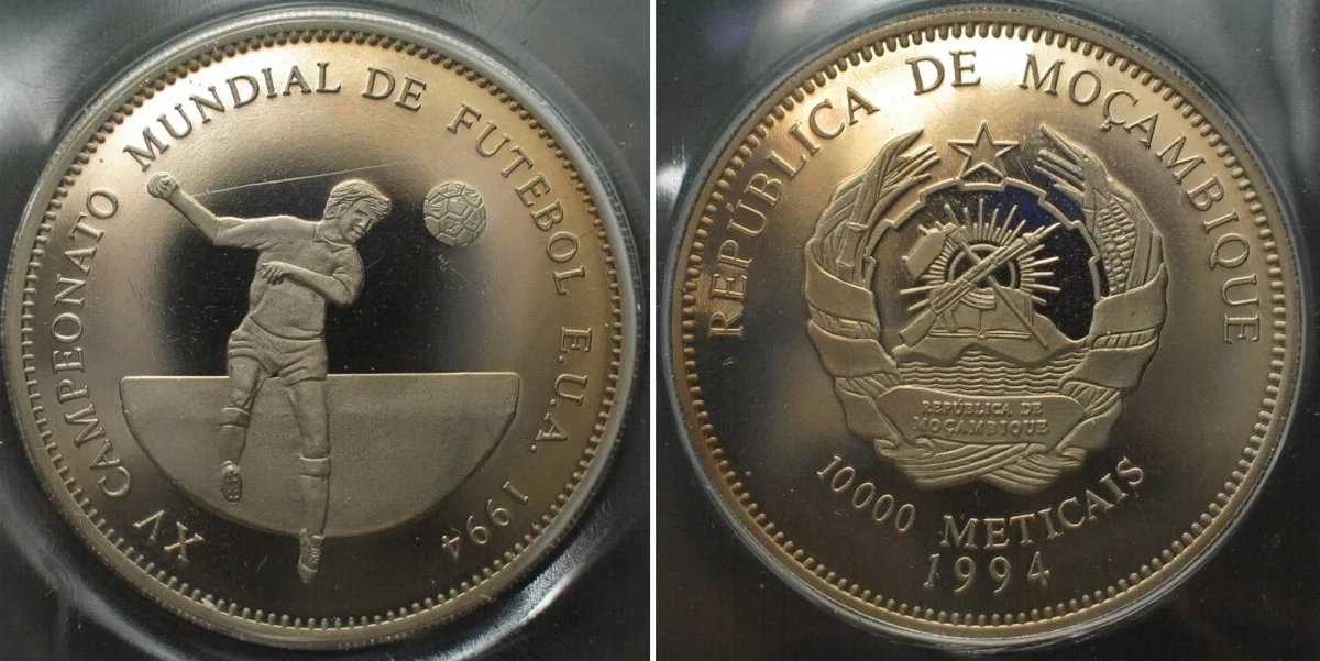 1994 MOZAMBIQUE - PATTERN 10000 Meticais 1994 SOCCER Cu-Ni Proof SCARCE! Proof