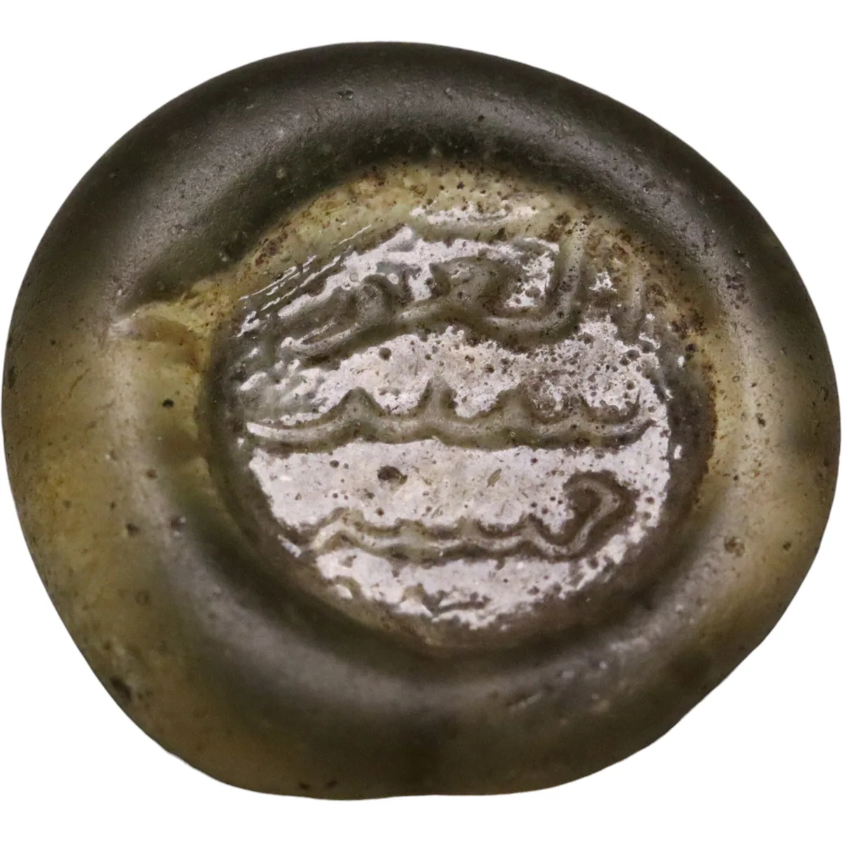 Mamluk: glass weight (jeton) (6.05g). Inscribed "bin al-sa'ud sanat khams" (Ibn al-Sa'ud, year five). Weight of 2 dirhams. Rare.
