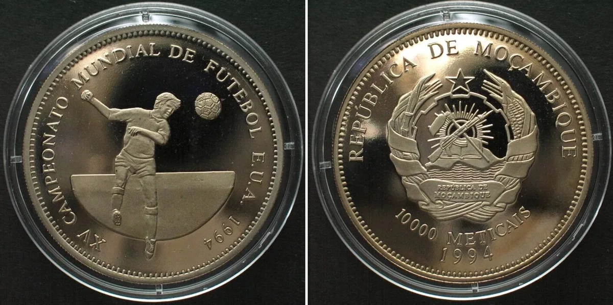 1994 MOZAMBIQUE - PATTERN 10000 Meticais 1994 SOCCER Cu-Ni Proof SCARCE! Proof