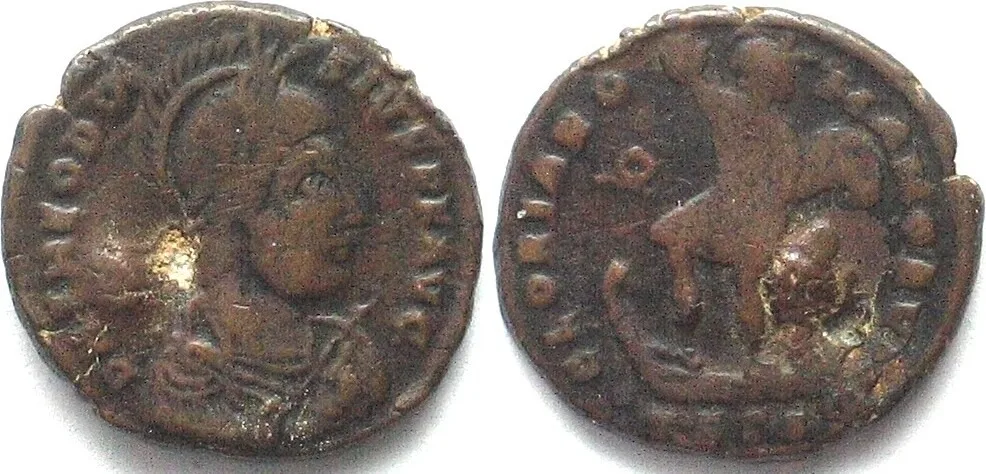383-388 THEODOSIUS I (379-395 AD). AE Maiorina, 383-388, Thessalonica mint VF