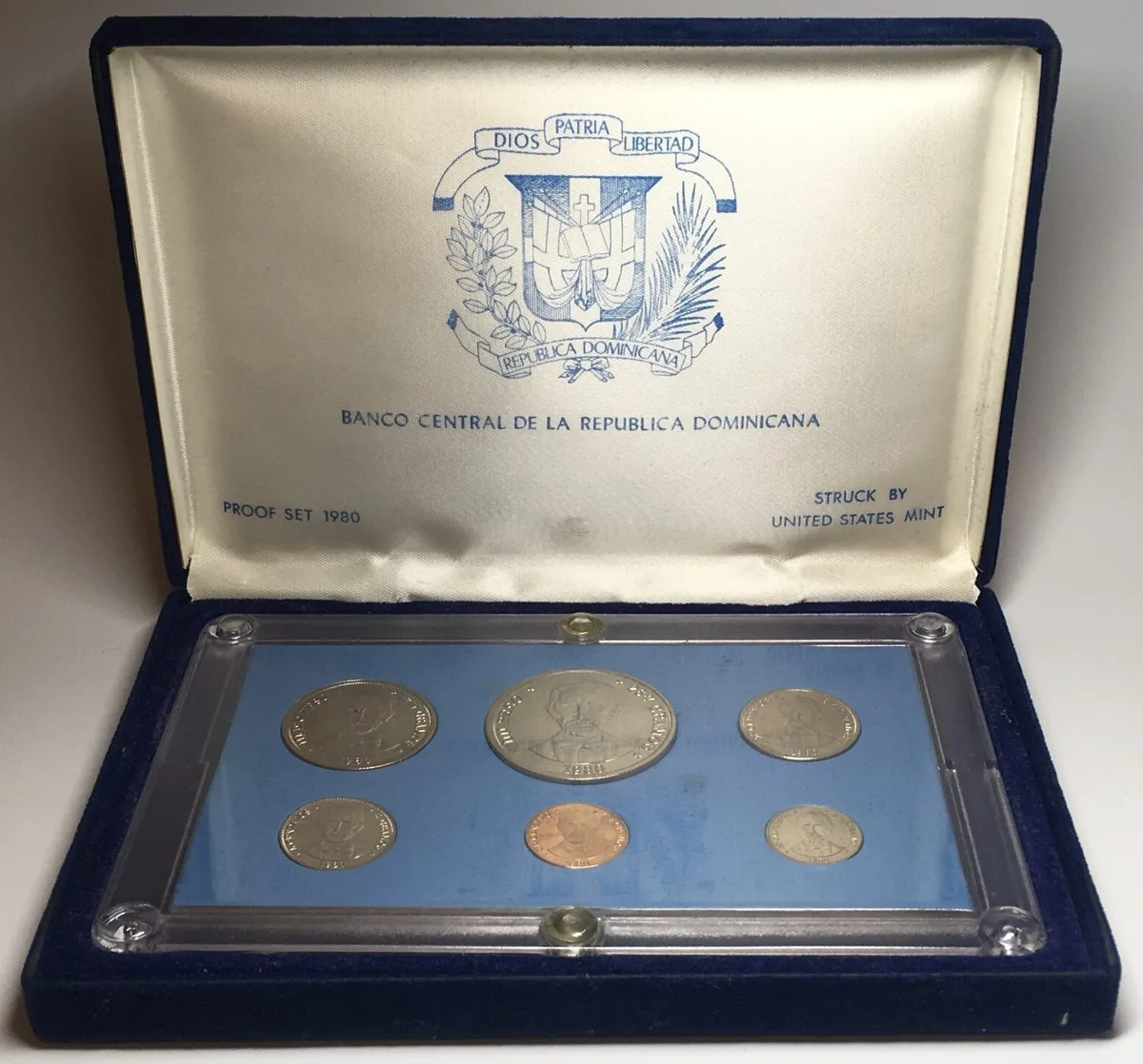 1980 DOMINICAN REPUBLIC 1980 PROOF SET, RARE! Proof