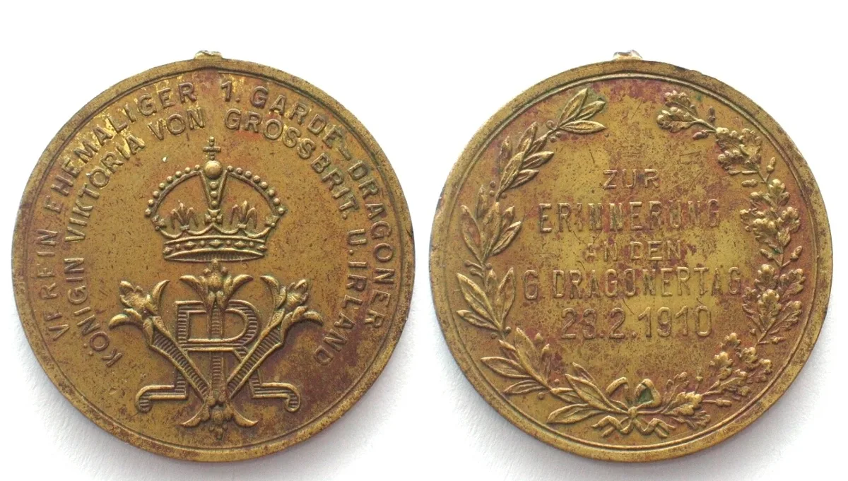 1910 FORMER 1ST DRAGOON GUARDS SOCIETY Regiment medal 1910 brass 33mm EF