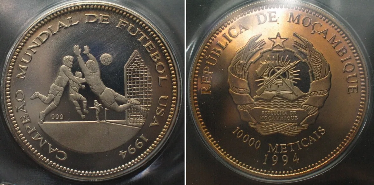 1994 MOZAMBIQUE - PATTERN 10000 Meticais 1994 SOCCER Cu-Ni Proof SCARCE! Proof
