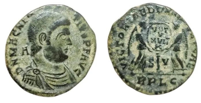 MAGNENTIUS 350-353 AD. AE Centenionalis 22mm 4.61gm, Lugdunum mint. VF. Rated R2
