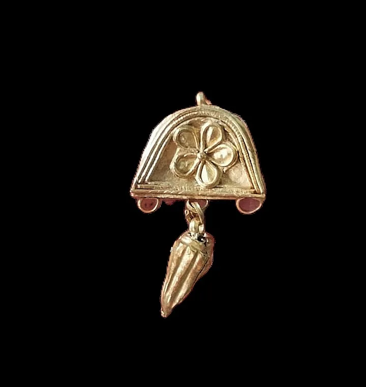 Splendid Roman gold pendant.
