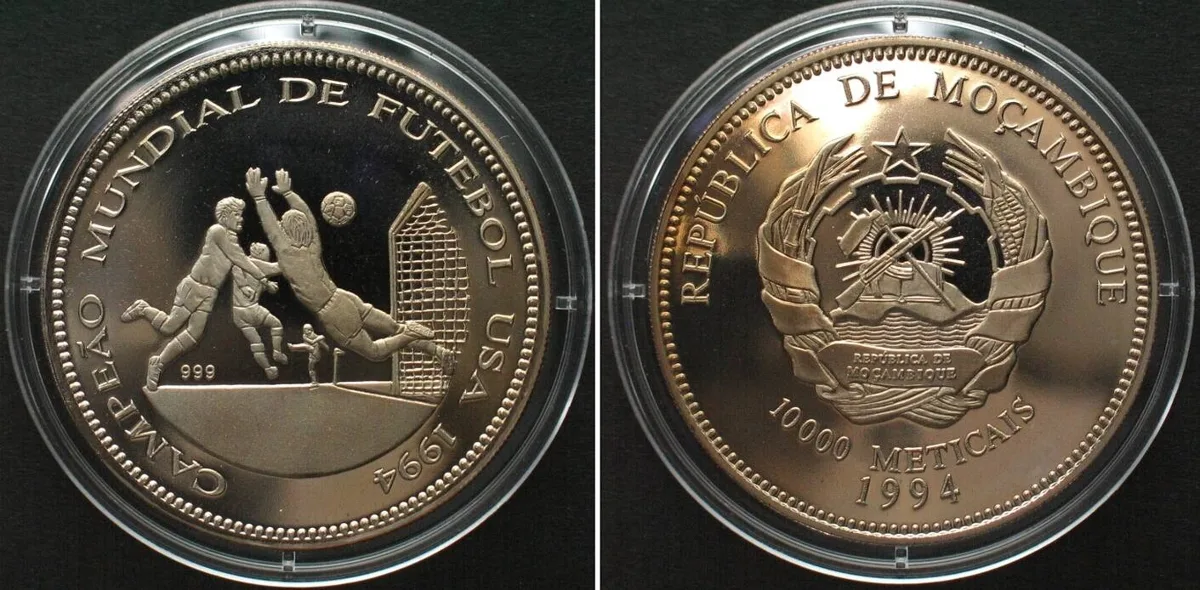 1994 MOZAMBIQUE - PATTERN 10000 Meticais 1994 SOCCER Cu-Ni Proof SCARCE! Proof
