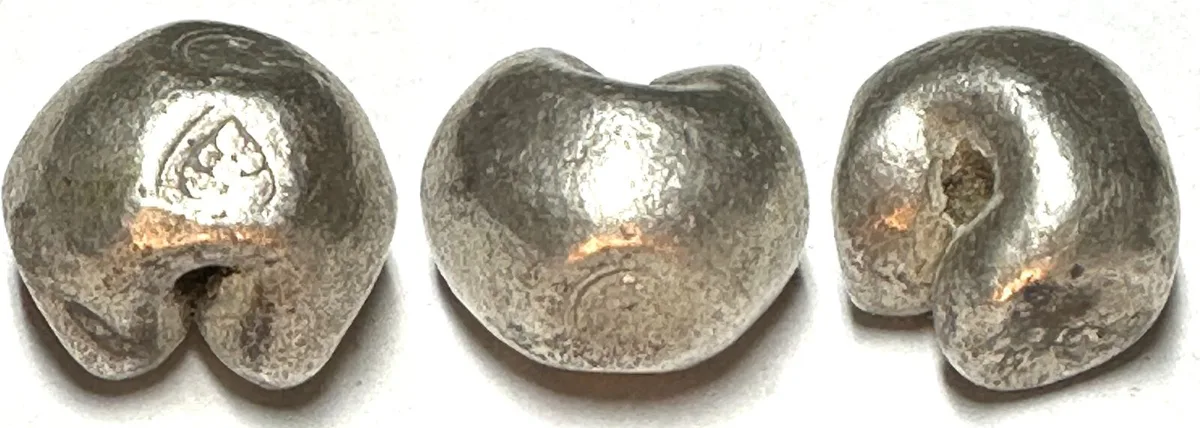 1612-1628 THAILAND. Ayutthaya 1 Baht SONGTHAM (1611-28) Bua, Pot Duang Bullet Coin, silver F